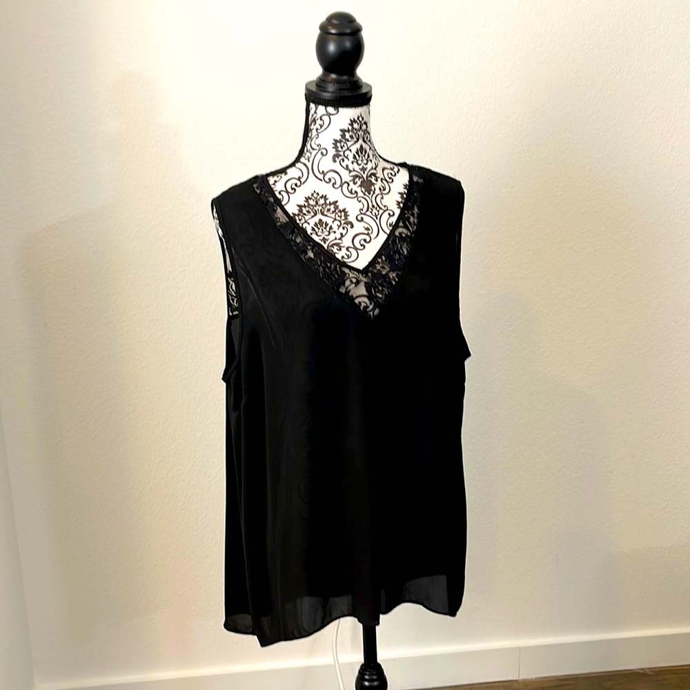 Vince Camuto black with lace extra-large dress shirt Sleeveless